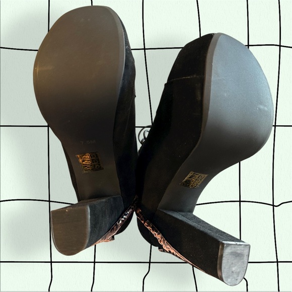 Jefefery Campbell Bird Claw Lolitas - Picture 8 of 10